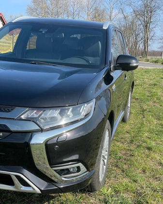 Mitsubishi Outlander cena 95000 przebieg: 170000, rok produkcji 2019 z Rzeszów małe 154